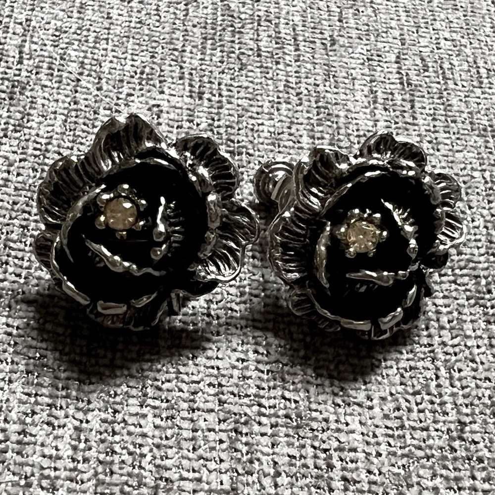 Goldette vintage flower clip on earrings